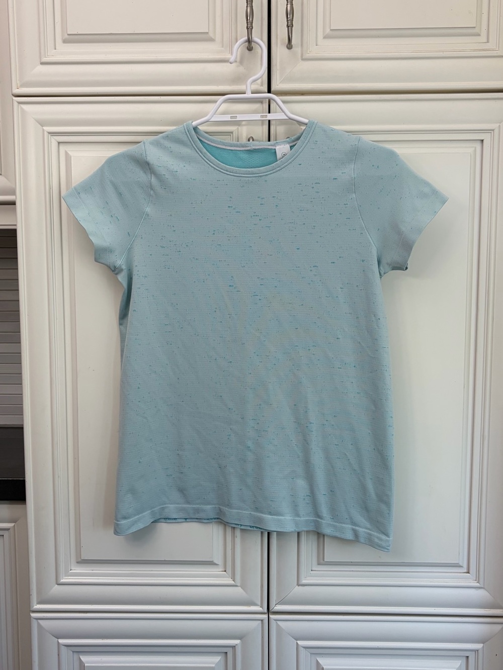Ivivva by Lululemon girl’s t-shirt 🍋